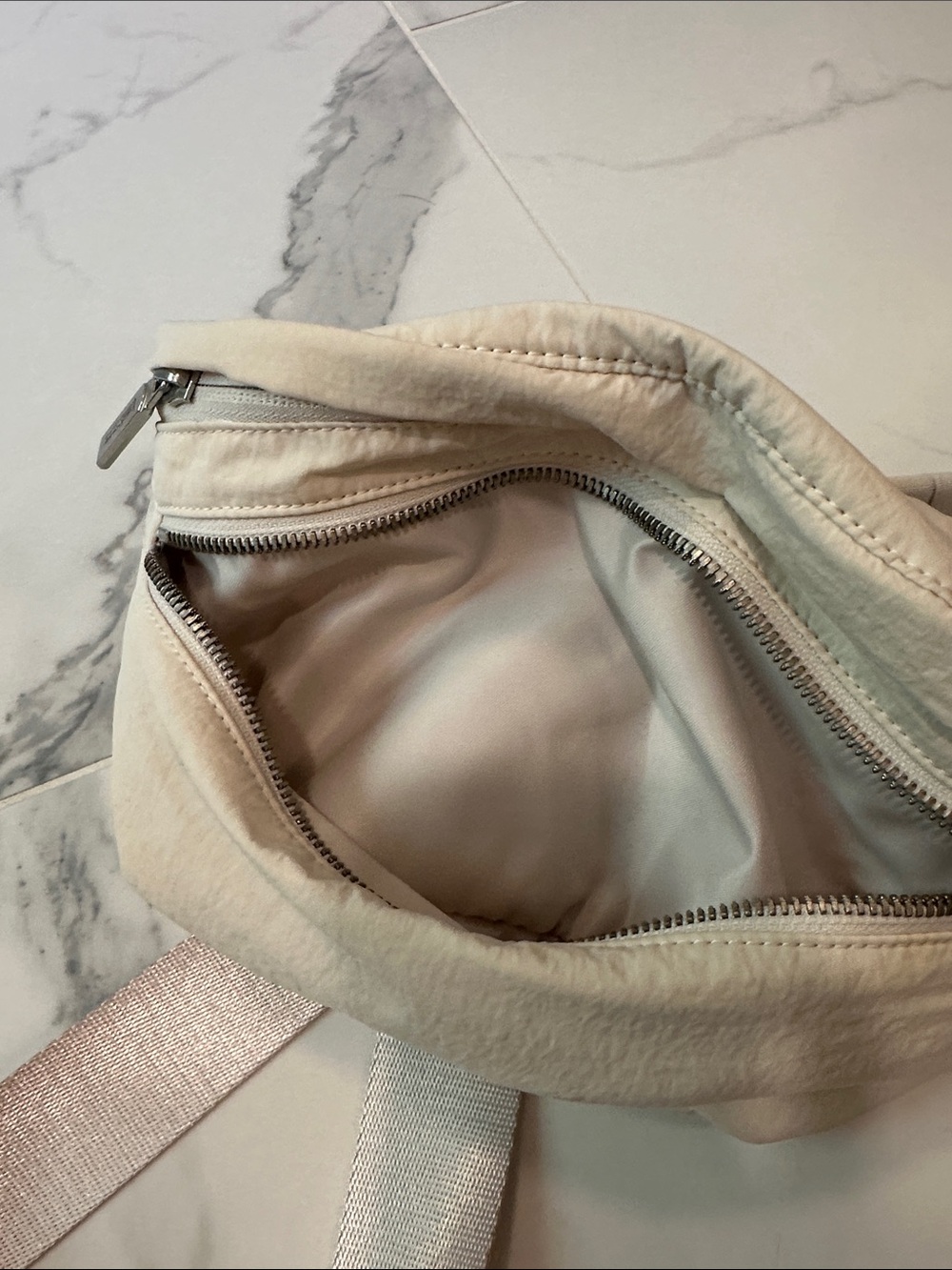 Lululemon Crossbody bag - Picture 4 of 6